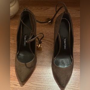 Tom ford olive green suede pumps